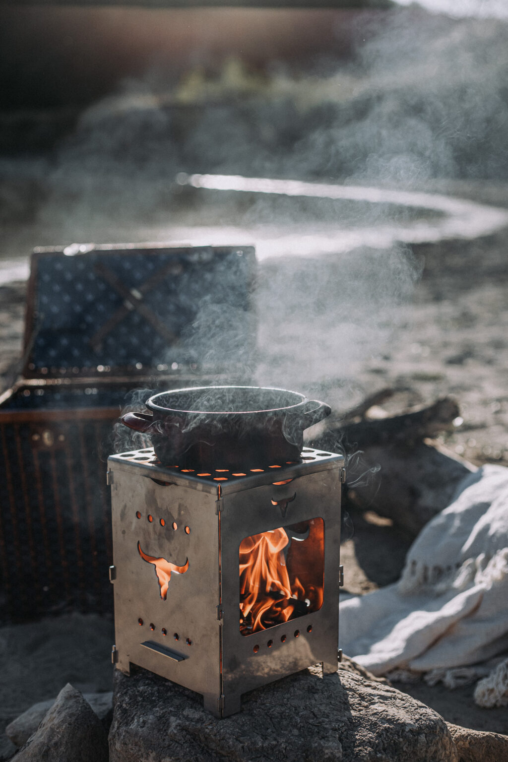 Hordozható rozsdamentes ARKVIK tűzrakó grill füstölgő fazékkal